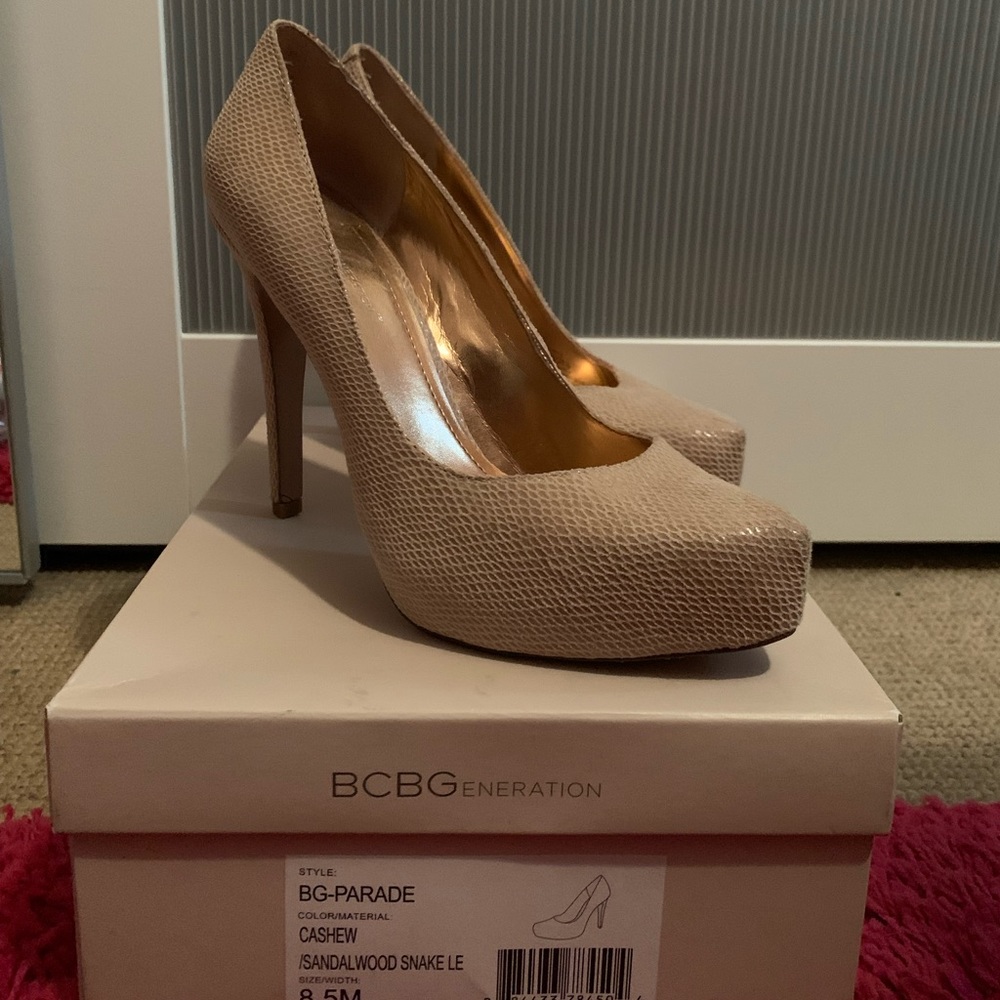 Bcbg platform heels with snakeskin texture size 8.5